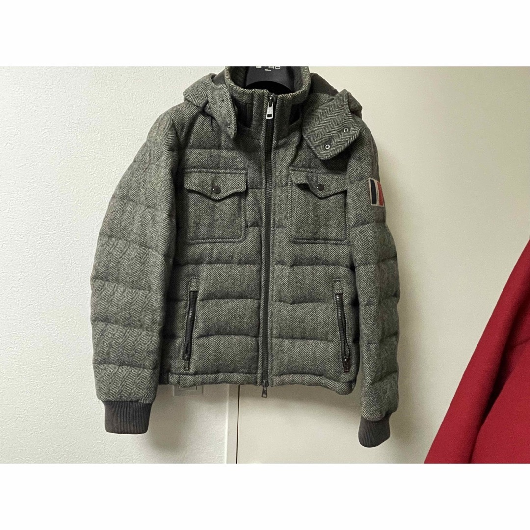 MONCLER(モンクレール)の超レア！モンクレール MONCLER FLORIAN フロリアン 国旗ワッペン メンズのジャケット/アウター(ダウンジャケット)の商品写真