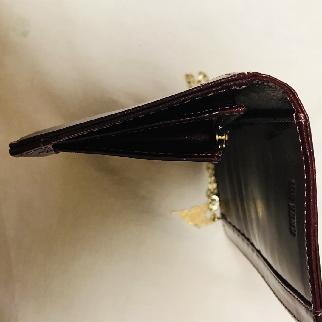 ANNA SUI(アナスイ)の美品　ANNA SUI アナスイ　長財布　レザー　型押し　チャーム　二つ折り財布 レディースのファッション小物(財布)の商品写真