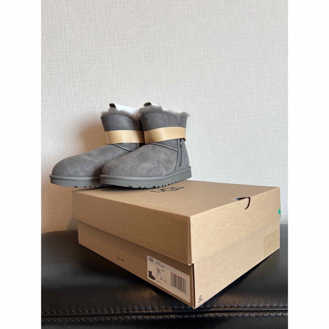 UGG(アグ)の【新品未使用箱付】ugg bailey zipムートンブーツアグ　ベイリージップ レディースの靴/シューズ(ブーツ)の商品写真