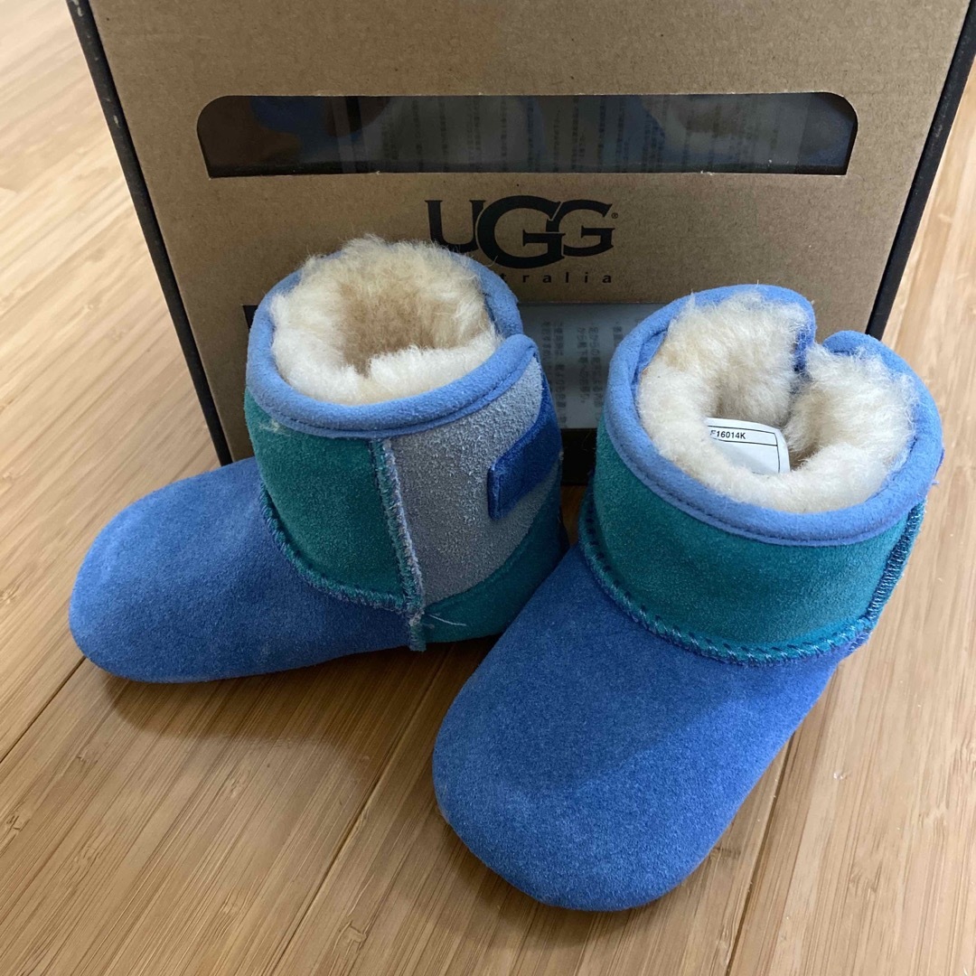 UGG(アグ)のアグ　ベビーシューズ キッズ/ベビー/マタニティのベビー靴/シューズ(~14cm)(フラットシューズ)の商品写真