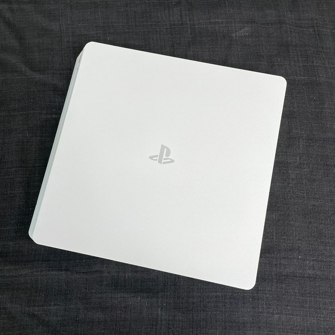 PlayStation4(プレイステーション4)の中古☆SONY PlayStation 4 CUH-2200B エンタメ/ホビーのゲームソフト/ゲーム機本体(家庭用ゲーム機本体)の商品写真