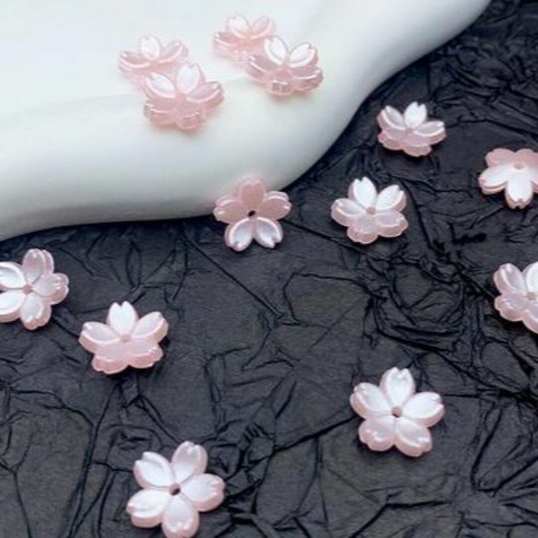 さくら　桜パーツ１１㎜ ５０個  ハンドメイドの素材/材料(各種パーツ)の商品写真