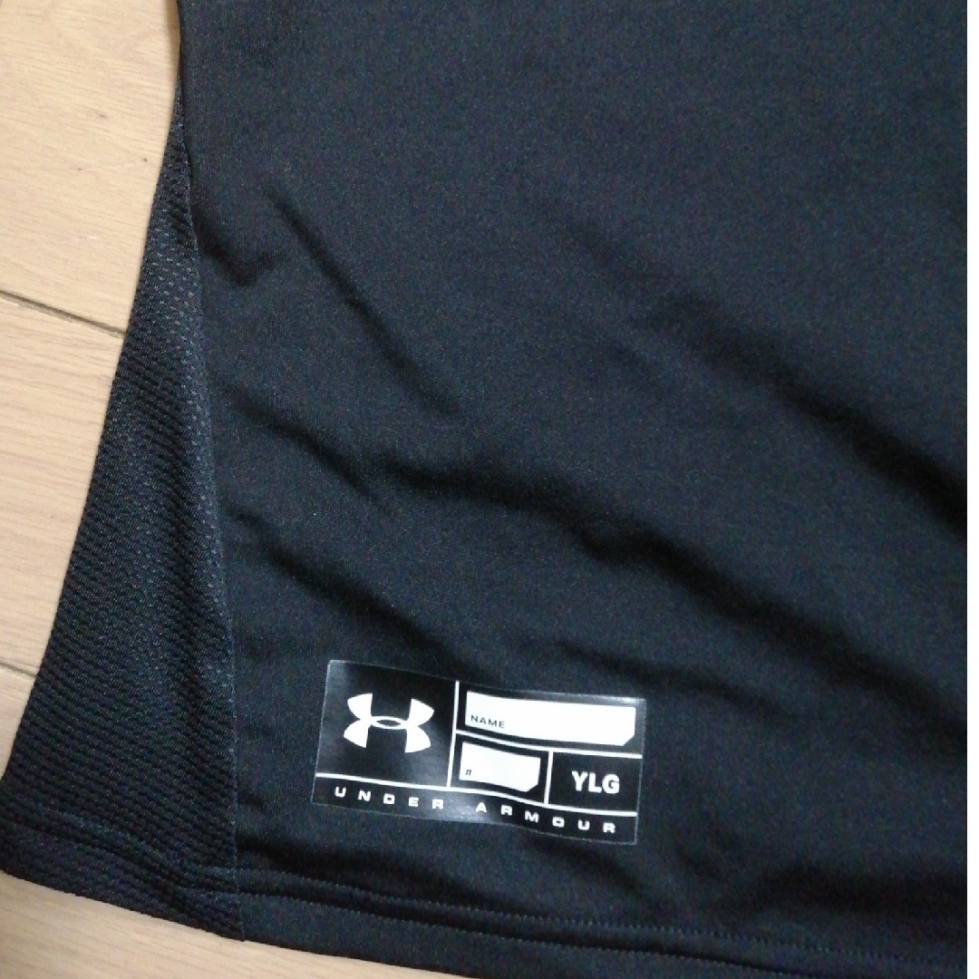 UNDER ARMOUR(アンダーアーマー)のアンダーアーマー インナーYLG150おまけ付き キッズ/ベビー/マタニティのキッズ/ベビー/マタニティ その他(その他)の商品写真