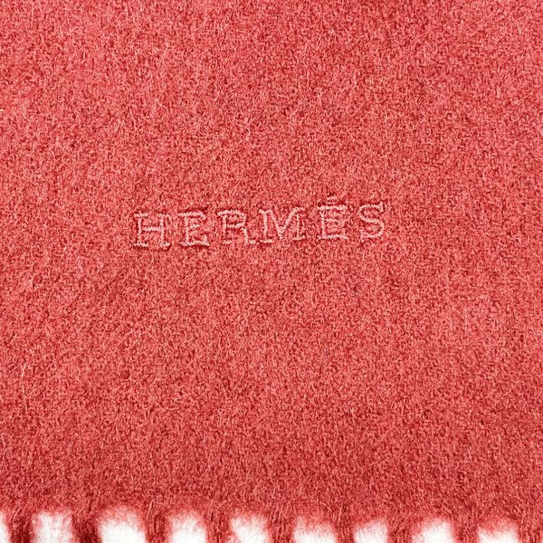 Hermes(エルメス)のHERMES マフラー カシミア100％ レッド 152?p×40?p スコットランド製 大判 ストール ショール ユニセックス レディースのファッション小物(マフラー/ショール)の商品写真