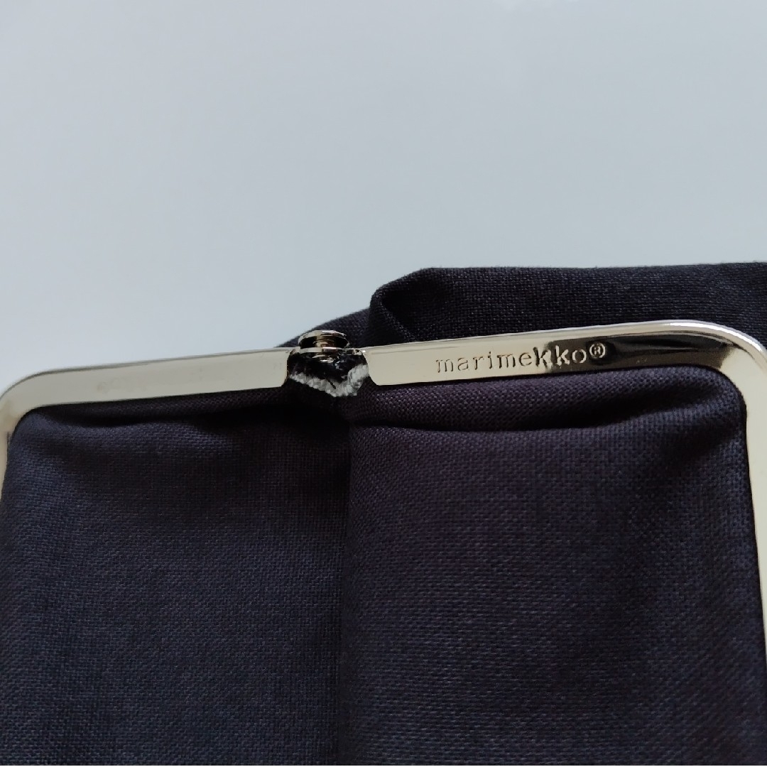 marimekko(マリメッコ)のマリメッコ　がま口　ポーチ　ブラック　廃盤　グレー レディースのファッション小物(ポーチ)の商品写真