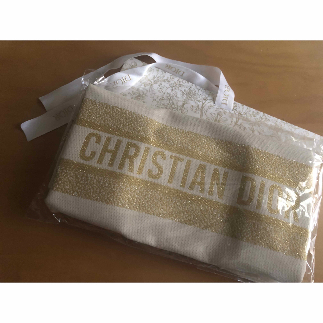 Christian Dior(クリスチャンディオール)のDior    ホリディ限定　ノベルティ　トートバッグ　チャーム レディースのバッグ(トートバッグ)の商品写真
