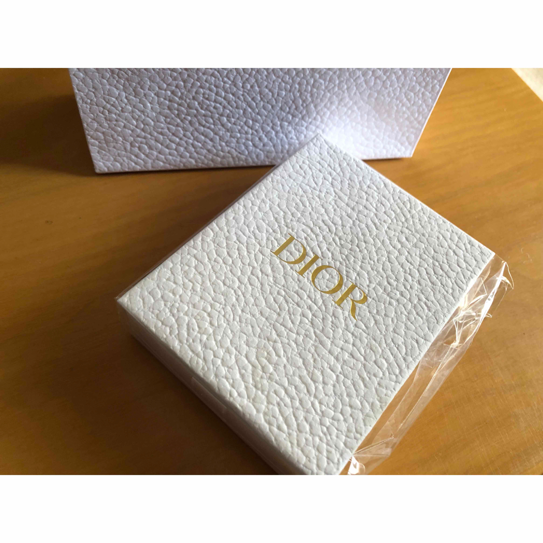 Christian Dior(クリスチャンディオール)のDior    ホリディ限定　ノベルティ　トートバッグ　チャーム レディースのバッグ(トートバッグ)の商品写真