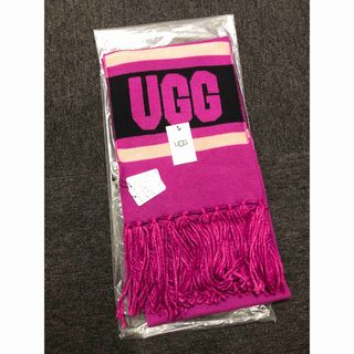 アグ(UGG)のUGG Knit Graphic Logo Scarfニットグラフィックスカーフ(マフラー/ショール)