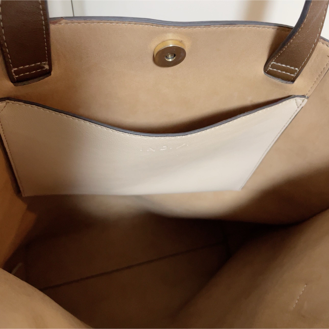 INDIVI(インディヴィ)のINDIVI ￤ プレーンノットデザイントートバッグ ￤ ベージュ レディースのバッグ(トートバッグ)の商品写真
