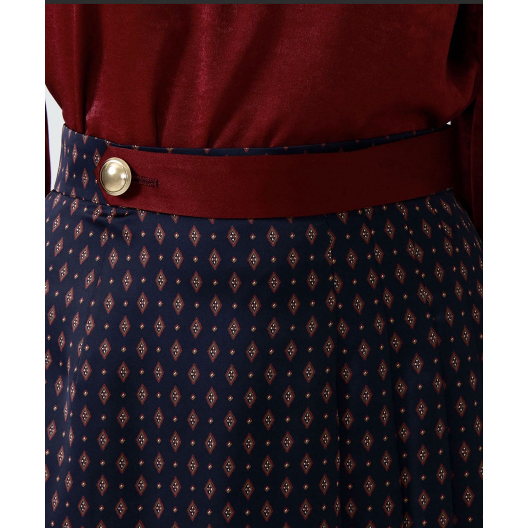 LOVELESS(ラブレス)の【美品】LOVELESS ジオメトリックサイドプリーツスカート 34号 ネイビー レディースのスカート(ひざ丈スカート)の商品写真