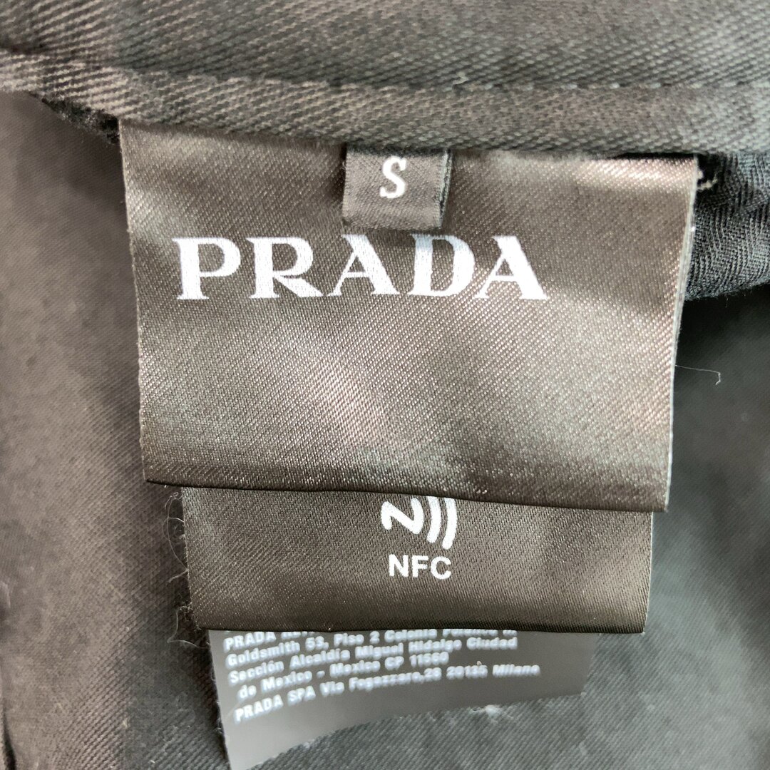 PRADA(プラダ)の【PRADA プラダ】【2023年モデル Black Cotton Satin Cargo Pant S コットン ブラック トライアングルステッチ SPH286】【国内正規品】 メンズのパンツ(ワークパンツ/カーゴパンツ)の商品写真