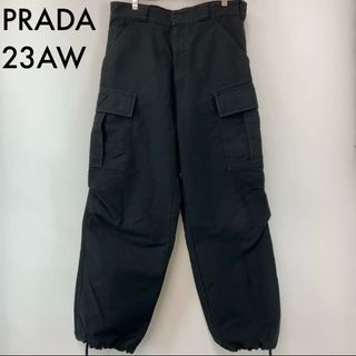 プラダ(PRADA)の【PRADA プラダ】【2023年モデル Black Cotton Satin Cargo Pant S コットン ブラック トライアングルステッチ SPH286】【国内正規品】(ワークパンツ/カーゴパンツ)