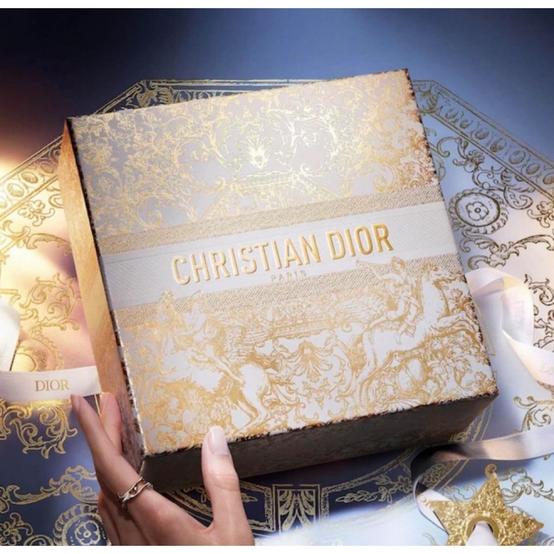 Christian Dior(クリスチャンディオール)の2023年　ディオール ビューティー＆ケア セット　クリスマスコフレ レディースのファッション小物(ポーチ)の商品写真