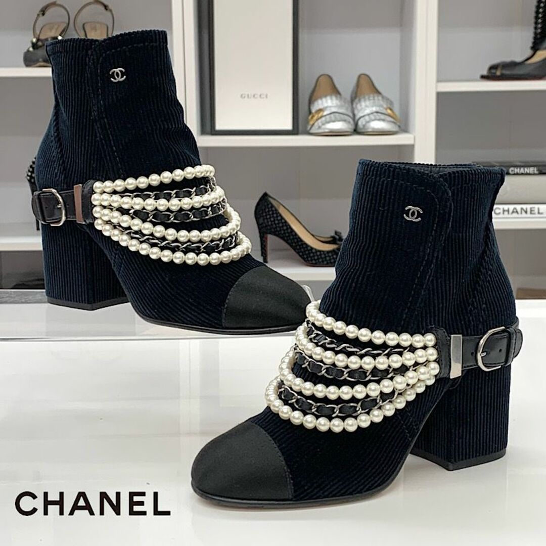 CHANEL(シャネル)の8335 シャネル ファブリック パール チェーン ショートブーツ ネイビー レディースの靴/シューズ(ブーツ)の商品写真