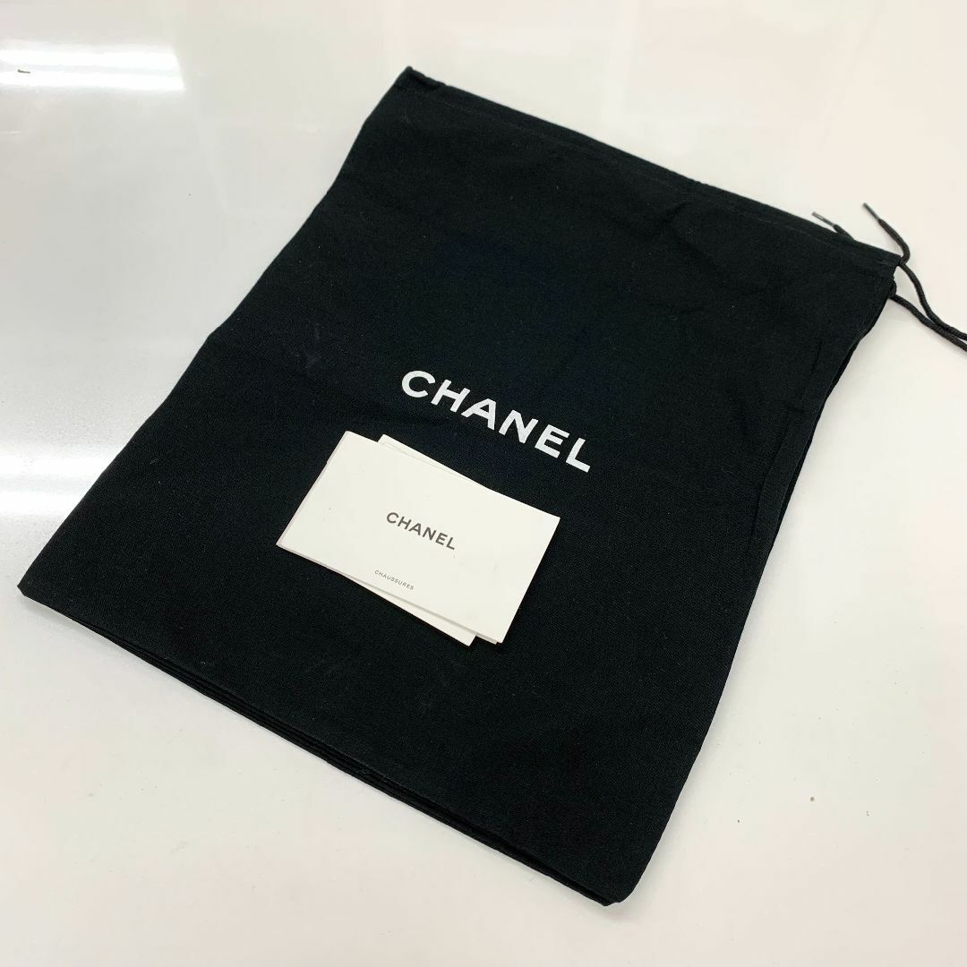 CHANEL(シャネル)の8335 シャネル ファブリック パール チェーン ショートブーツ ネイビー レディースの靴/シューズ(ブーツ)の商品写真