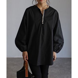 バーニーズニューヨーク(BARNEYS NEW YORK)のsakishimatokyoパール付き長袖シャツ(シャツ/ブラウス(長袖/七分))