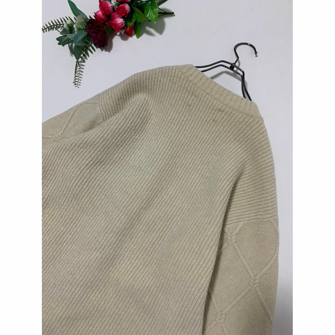 Ameri VINTAGE(アメリヴィンテージ)の【美品】アメリ UNDRESSED ASYMMETRY CABLE KNIT レディースのトップス(ニット/セーター)の商品写真