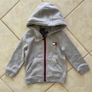 トミーヒルフィガー(TOMMY HILFIGER)のTOMMY HILFIGER 100グレー　裏起毛　パーカー　子供服　キッズ(Tシャツ/カットソー)