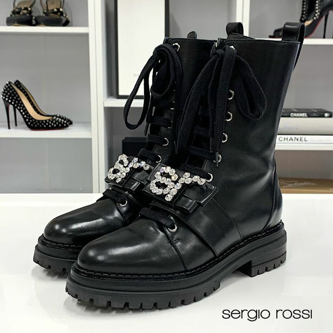 Sergio Rossi(セルジオロッシ)の8661 セルジオロッシ レザー ビジュー ロゴ レースアップ ショートブーツ レディースの靴/シューズ(ブーツ)の商品写真