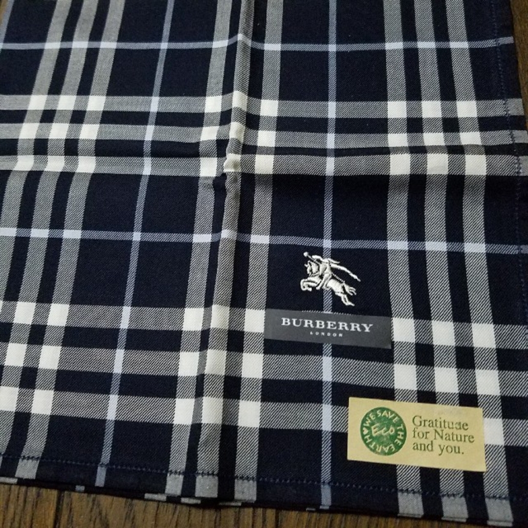 BURBERRY(バーバリー)のバーバリーロンドン　ハンカチ　2枚セット メンズのファッション小物(ハンカチ/ポケットチーフ)の商品写真