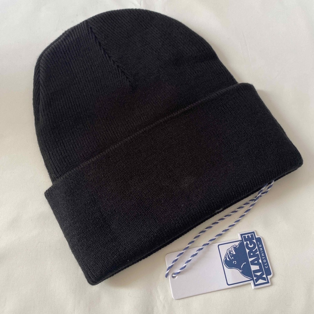 XLARGE(エクストララージ)の新品　X-Large エクストララージ ロゴ ビーニー　ニット帽　ブラック メンズの帽子(ニット帽/ビーニー)の商品写真