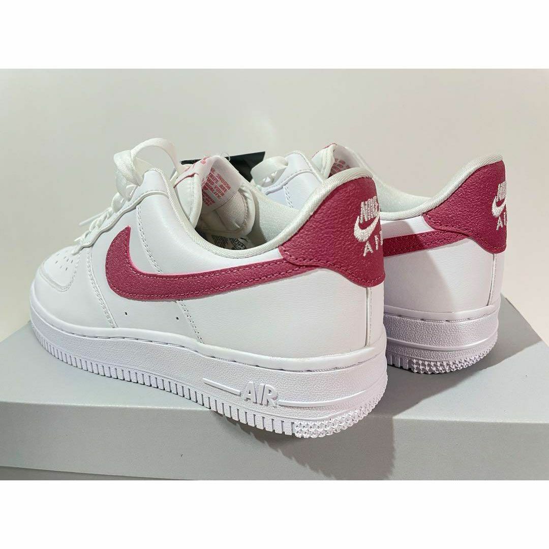 NIKE(ナイキ)の【新品】25cm NIKE WMNS エアフォース1 デザートベリー レディースの靴/シューズ(スニーカー)の商品写真