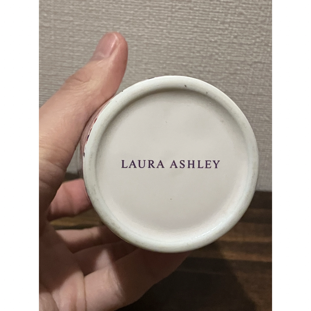 LAURA ASHLEY(ローラアシュレイ)のLAURA ASHLEY プッシュボトル インテリア/住まい/日用品のインテリア小物(その他)の商品写真