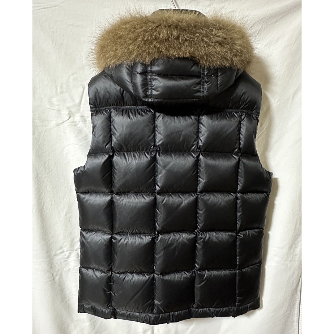 MONCLER(モンクレール)の【超美品】MONCLER ファー ダウンベスト メンズのジャケット/アウター(ダウンベスト)の商品写真