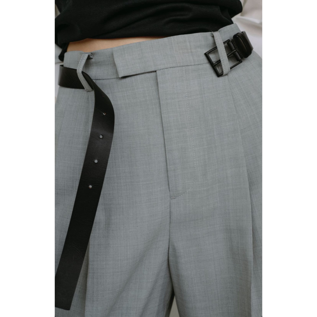 josemoon  BASIC SLACKS ホワイト　 レディースのパンツ(カジュアルパンツ)の商品写真