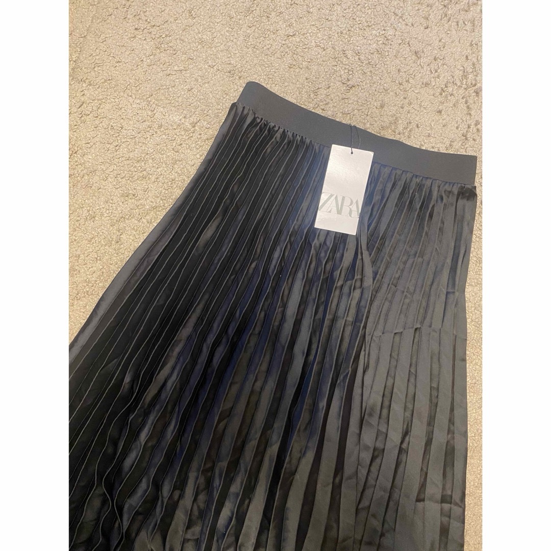 ZARA - 新品タグ付き ZARA アシンメトリー プリーツスカートの ZARA - 新品タグ付き ZARA アシンメトリー プリーツスカートの