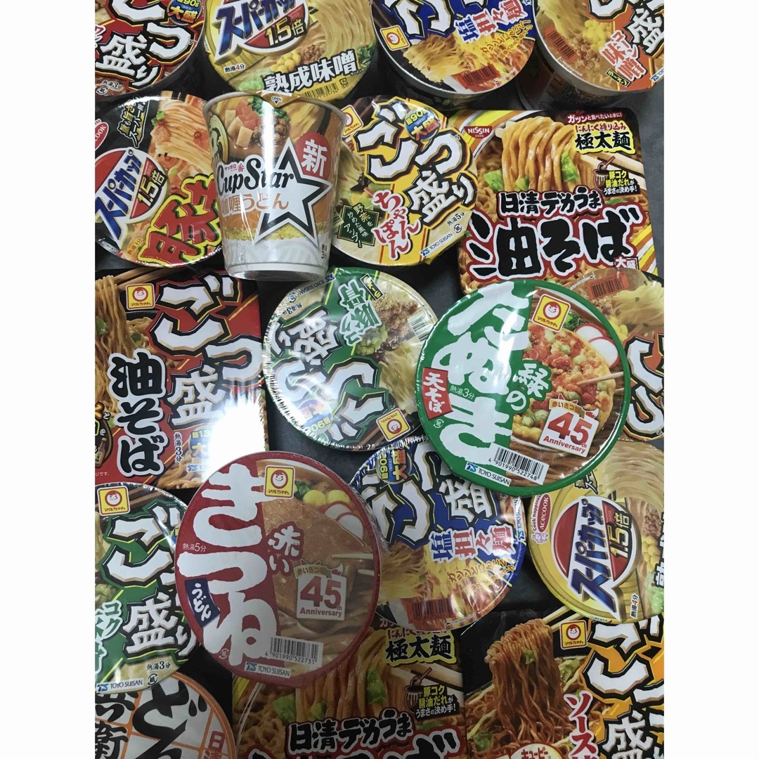 インスタント食品　カップ麺　カップラーメン 詰合せ 詰め合わせ　大量 食品/飲料/酒の加工食品(インスタント食品)の商品写真