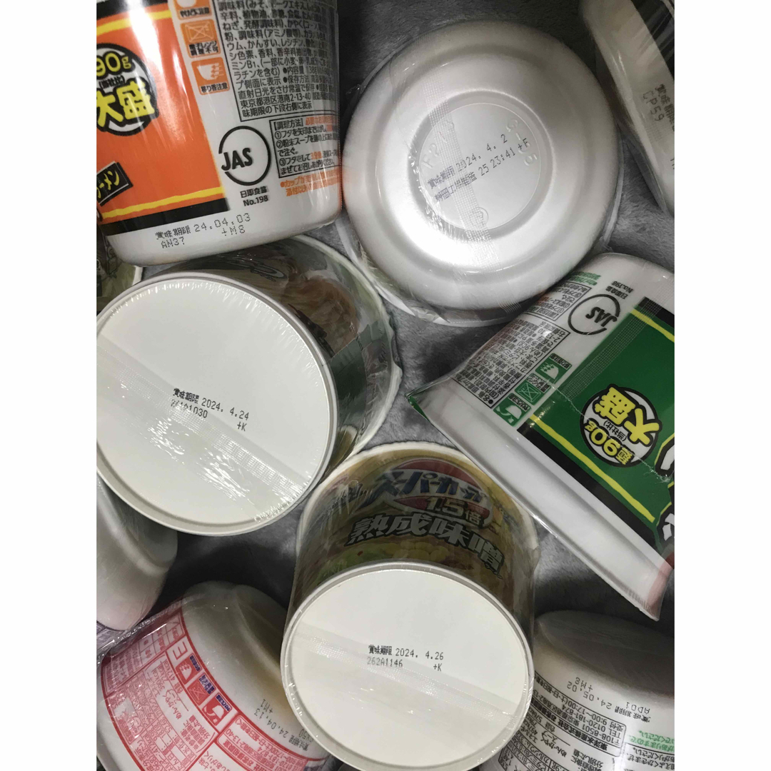 インスタント食品　カップ麺　カップラーメン 詰合せ 詰め合わせ　大量 食品/飲料/酒の加工食品(インスタント食品)の商品写真