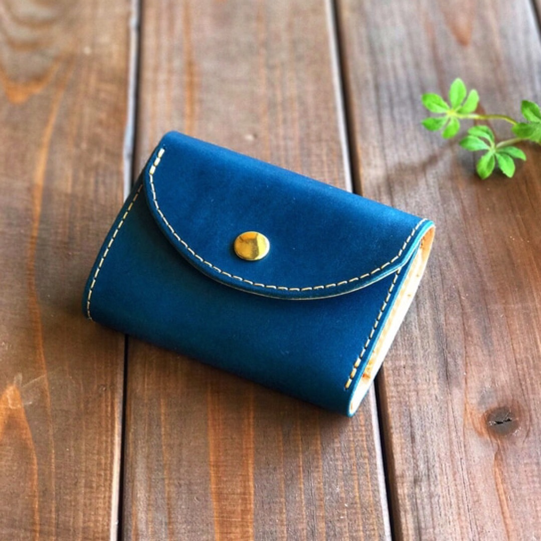 イタリアンレザーを使った青色の三つ折り財布 本革 名入れ可 送料込み レディースのファッション小物(財布)の商品写真