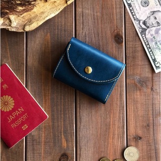 イタリアンレザーを使った青色の三つ折り財布 本革 名入れ可 送料込み(財布)