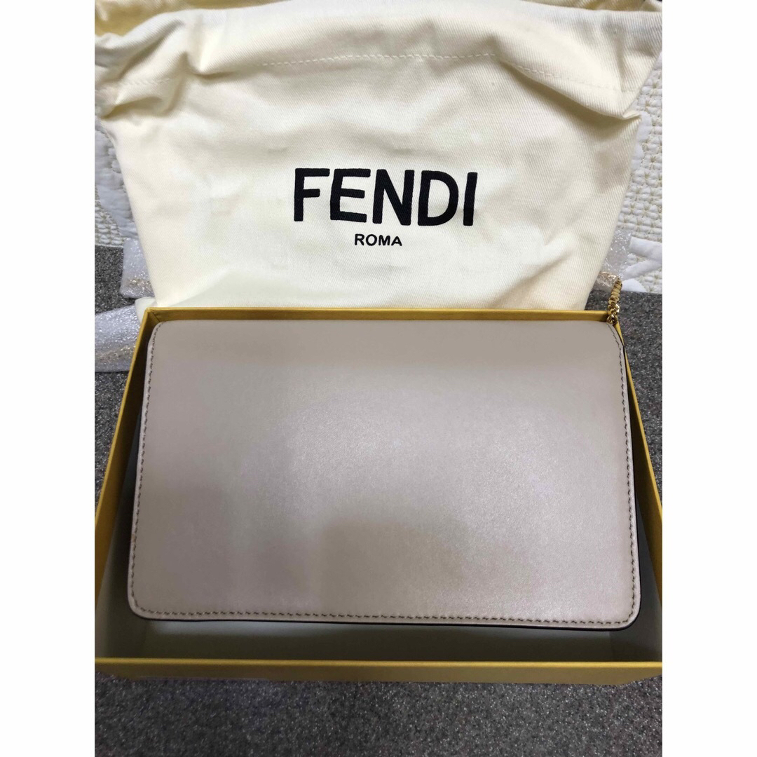 FENDI(フェンディ)のフェンディ激レアなショルダーバッグTUBE［NUVOLA］新品未使用 レディースのバッグ(ショルダーバッグ)の商品写真