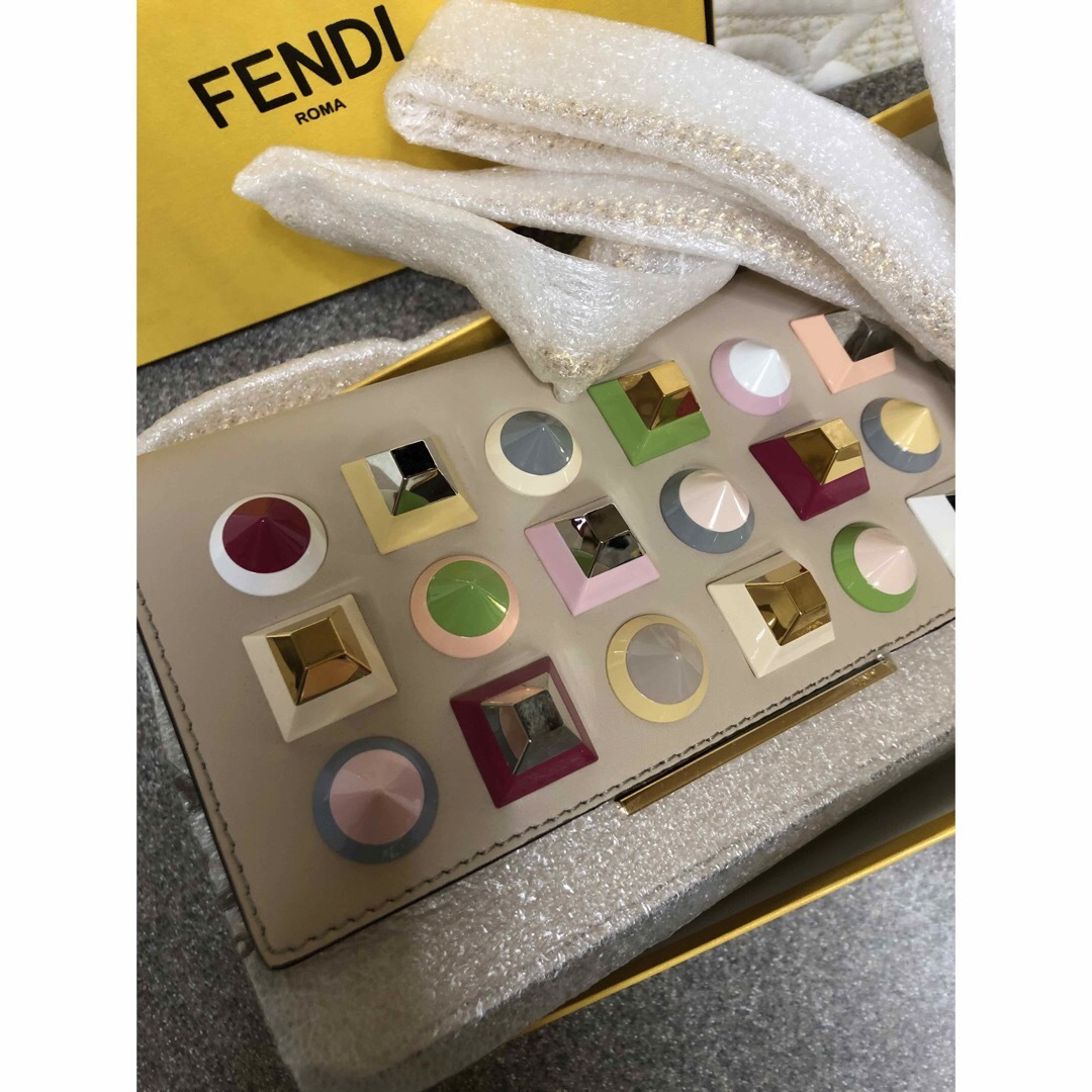 FENDI(フェンディ)のフェンディ激レアなショルダーバッグTUBE［NUVOLA］新品未使用 レディースのバッグ(ショルダーバッグ)の商品写真