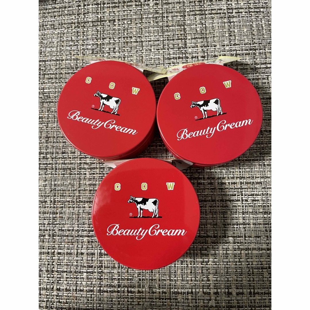 カウブランド　ビューティークリーム3個セット　赤箱　保湿　ミルクバター　限定 コスメ/美容のボディケア(ボディクリーム)の商品写真