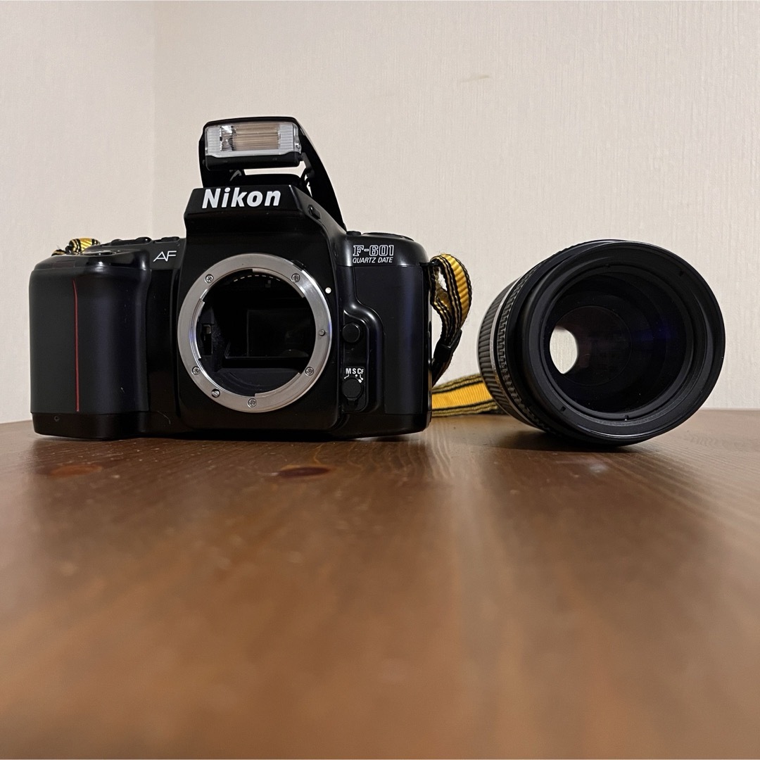 Nikon F601 ボディのみ1300円 Nikonレンズのみは5800円スマホ/家電/カメラ