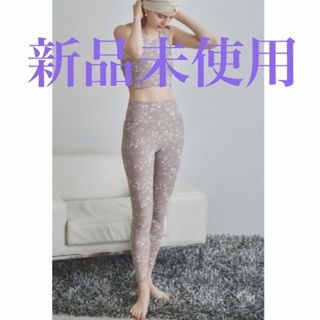 エミ(emmi)の【定価45%オフ】emmiyoga新品★紙タグ付き！エミヨガレギンスセット(ヨガ)