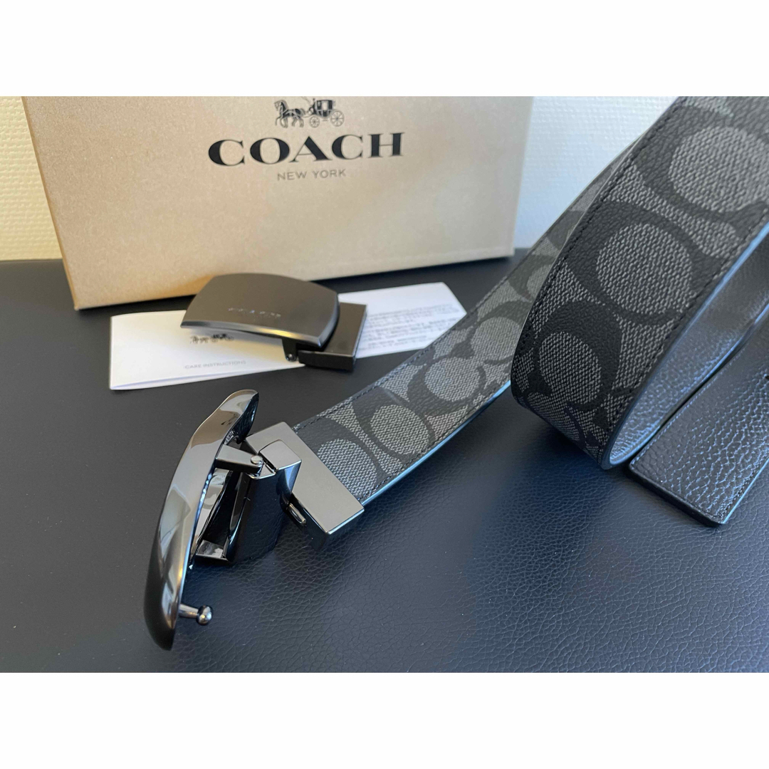 COACH(コーチ)の限定価格COACH3点セットシグネチャーフリーサイズリバーシブルベルト専用箱付き メンズのファッション小物(ベルト)の商品写真