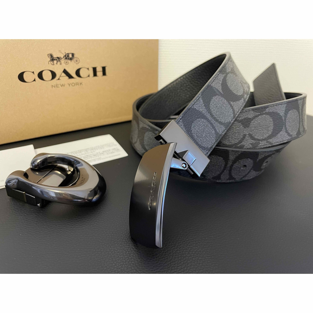 COACH(コーチ)の限定価格COACH3点セットシグネチャーフリーサイズリバーシブルベルト専用箱付き メンズのファッション小物(ベルト)の商品写真