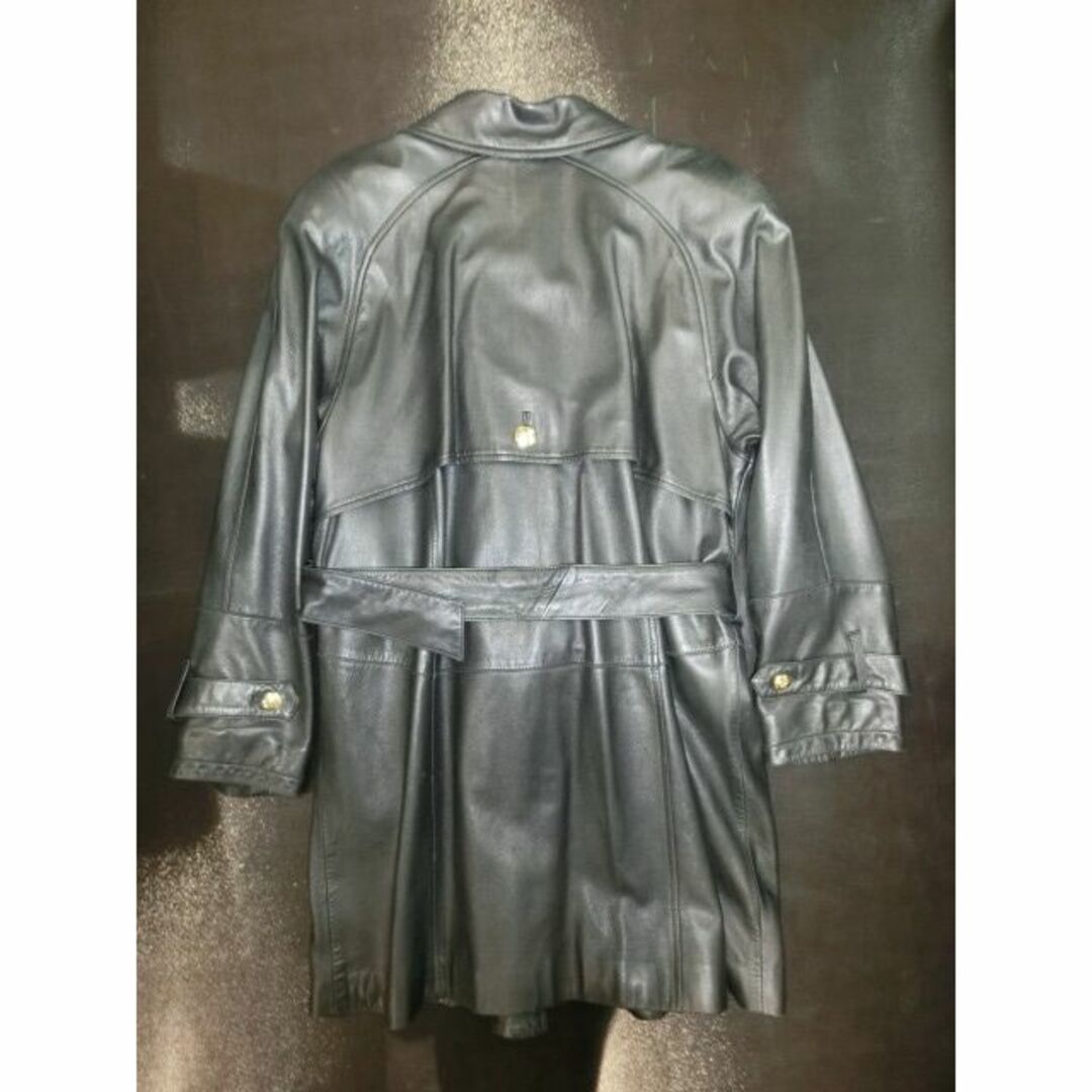 Courreges(クレージュ)のクレージュ 38 レザーコート  ベルトパット付 金ボタン 本革 黒 レディースのジャケット/アウター(その他)の商品写真