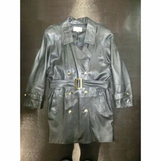 クレージュ(Courreges)のクレージュ 38 レザーコート  ベルトパット付 金ボタン 本革 黒(その他)