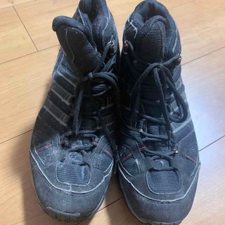 アディダス(adidas)の運動靴　トレッキングシューズ(登山用品)