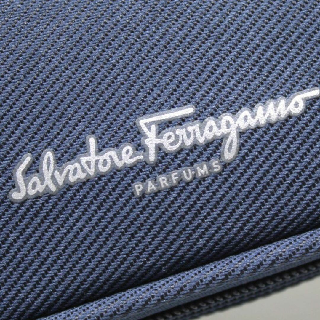 Salvatore Ferragamo(サルヴァトーレフェラガモ)のfgb3 新品未使用本物　Ferragamo フェラガモ　ノベルティポーチ レディースのファッション小物(ポーチ)の商品写真