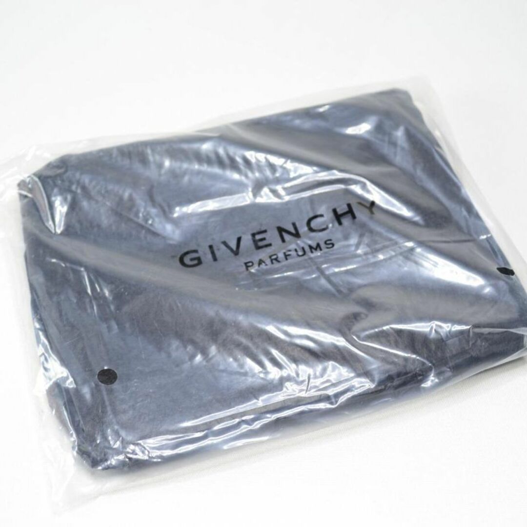 GIVENCHY(ジバンシィ)のLgivprbk 新品未使用本物　GIVENCHY　ジバンシー　ノベルティポーチ レディースのファッション小物(ポーチ)の商品写真