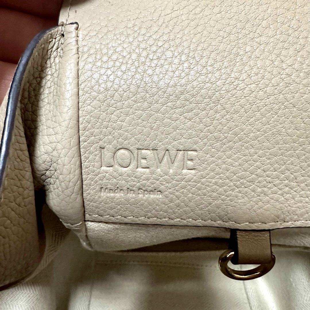 LOEWE(ロエベ)のあんみ様 LOEWE  ロエベ　ハンモック バック スモール　サンド レディースのバッグ(ショルダーバッグ)の商品写真