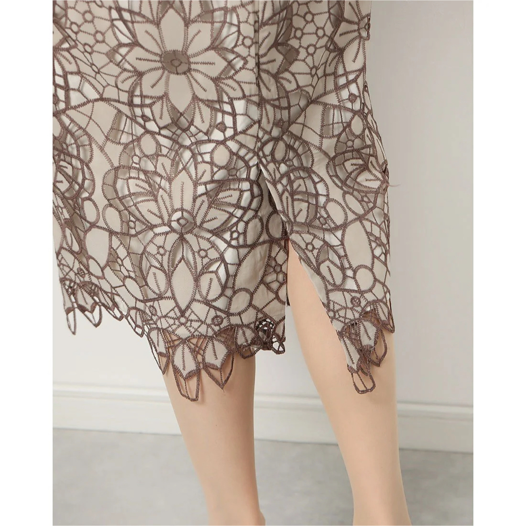 Rirandture(リランドチュール)の新品 リランドチュール バテンレース刺繍タイトスカート （モカ） レディースのスカート(ロングスカート)の商品写真