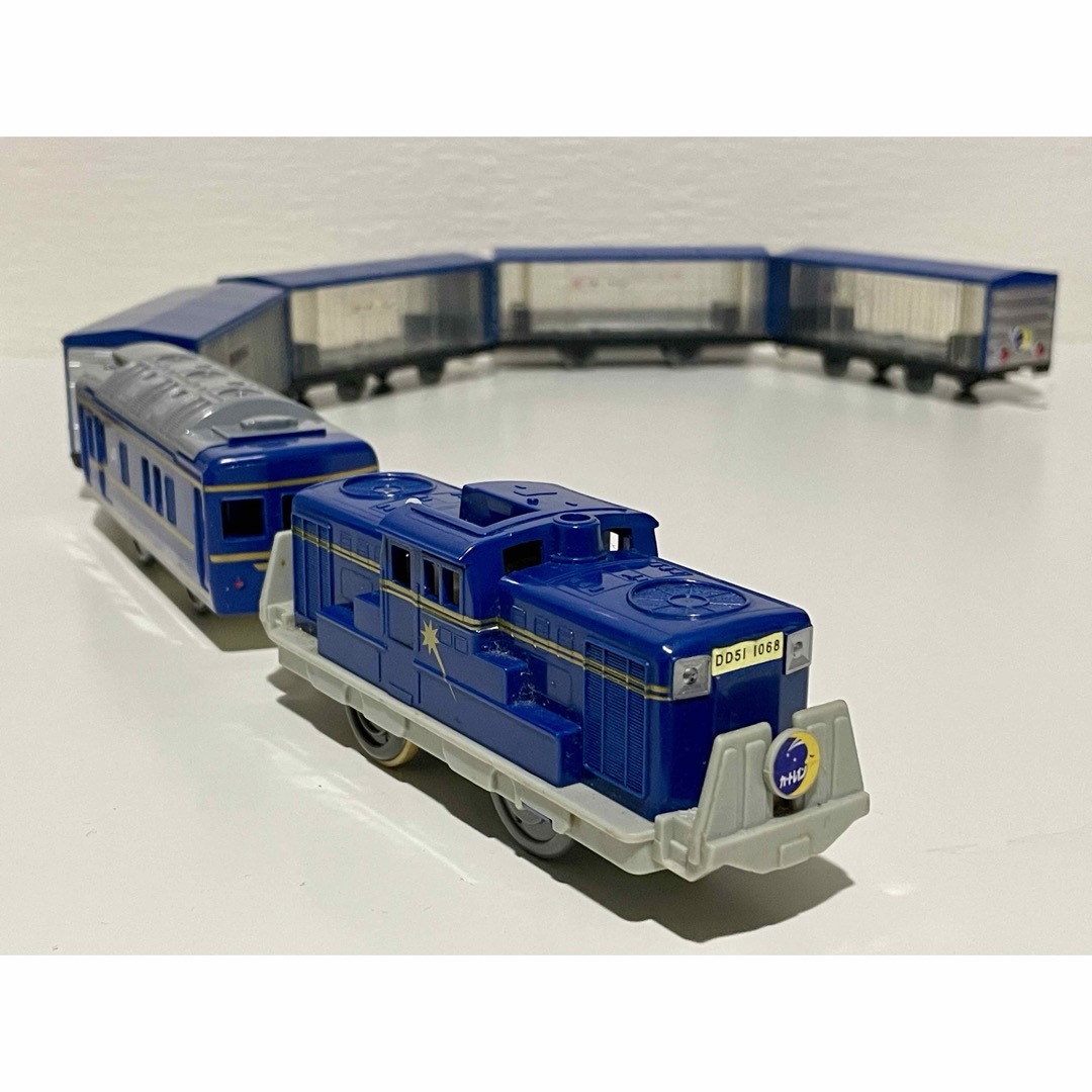 Takara Tomy(タカラトミー)のプラレール  いっぱいつなごうトミカ搭載貨車セット　カートレイン北海道　フル編成 エンタメ/ホビーのおもちゃ/ぬいぐるみ(鉄道模型)の商品写真