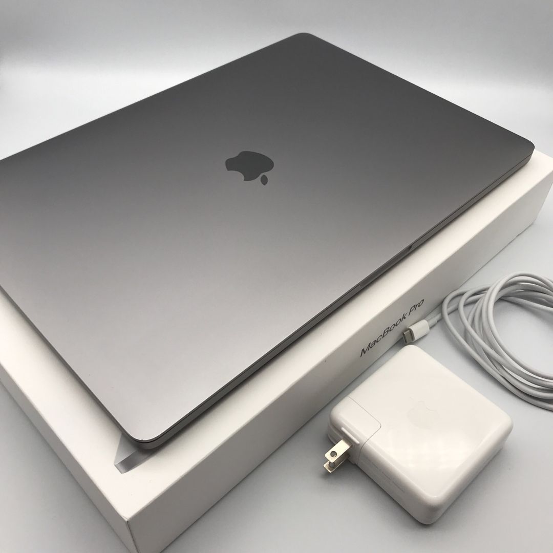 美品スペースグレイ MacBook Pro 16インチ 2019 i9 16GBのサムネイル